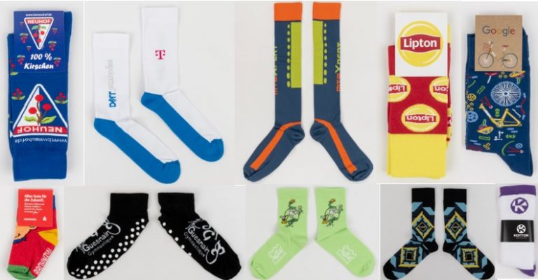 Socken in verschiedenen Farben und Größen mit Firmenlogo
