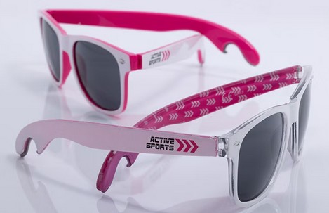 Mehr als Sonnenbrillen – Flaschenöffner am Bügelende